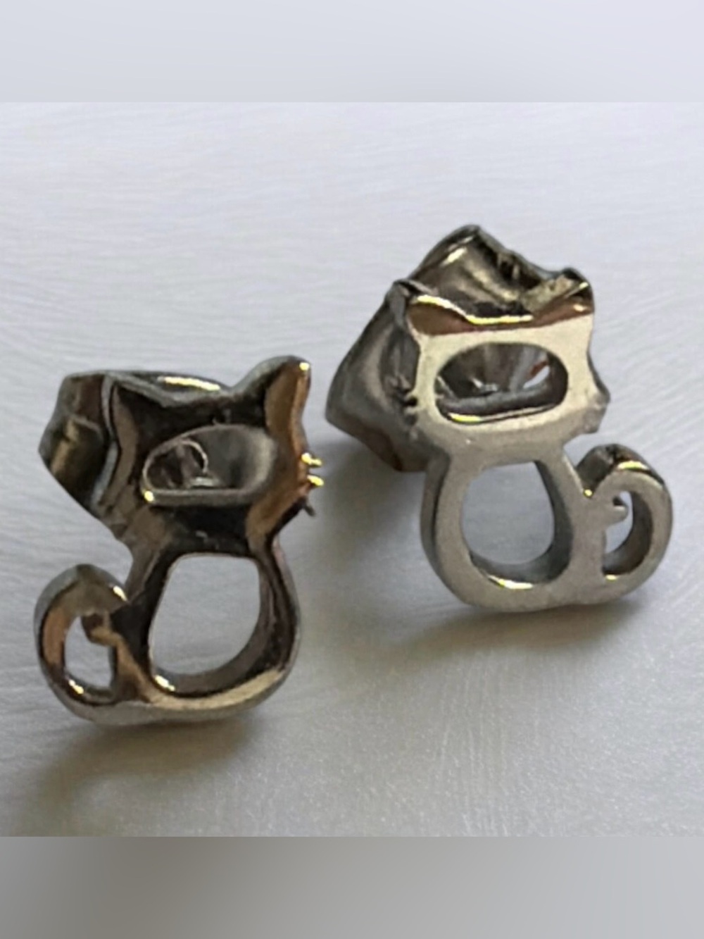 Silver tone Cat-shaped Earring for Cat Lovers